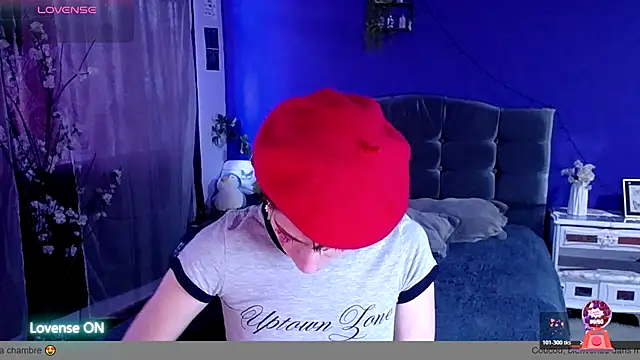 Snapshot of IsaBaileys_ chatting on October 27, 2025, 8:32 pm IsaBaileys  online show from October 27, 2025, 8:32 pm