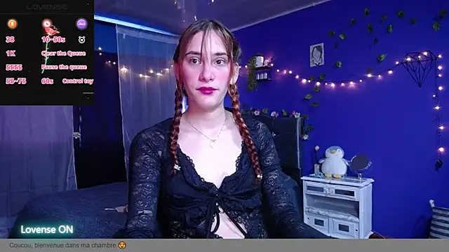 Snapshot of IsaBaileys_ chatting on October 3, 2025, 9:05 pm IsaBaileys  online show from October 3, 2025, 9:05 pm