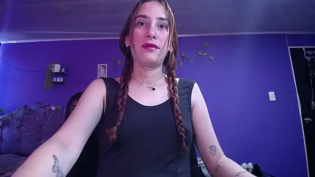 Snapshot of IsaBaileys_ chatting on September 25, 2025, 8:15 pm IsaBaileys  online show from September 25, 2025, 8:15 pm