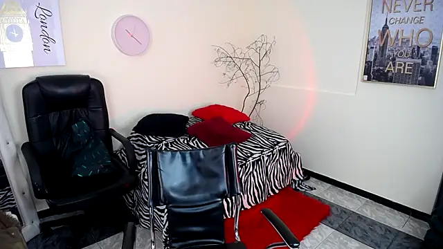 Snapshot of IsaBaileys_ chatting on March 14, 2025, 7:55 pm IsaBaileys  online show from March 14, 2025, 7:55 pm