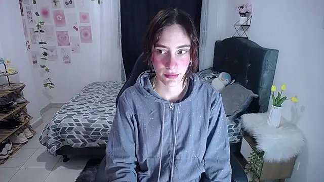IsaBaileys  online show from June 10, 2026, 2:02 am