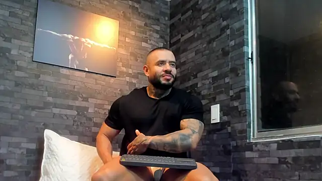 BruceDallas online show from December 2, 2025, 12:00 am