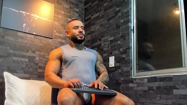 BruceDallas online show from November 26, 2025, 12:54 am