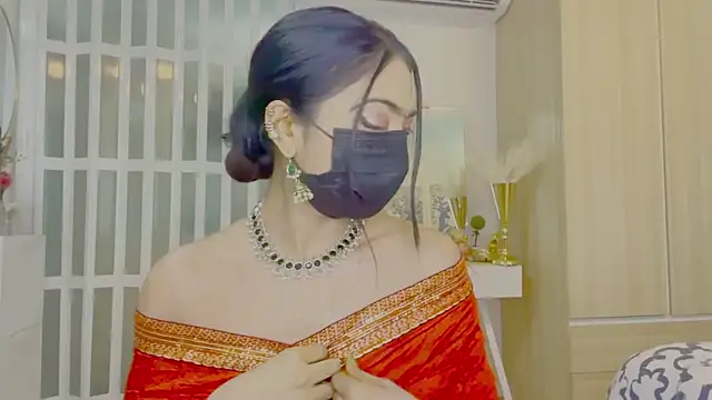 Monalisadon018 online show from April 18, 2026, 4:26 am