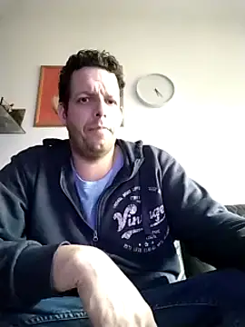 Knuffelstaaf123 online show from February 24, 2025, 4:26 pm