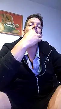 Snapshot of Knuffelstaaf123 chatting on October 9, 2025, 12:44 am Knuffelstaaf123 online show from October 9, 2025, 12:44 am