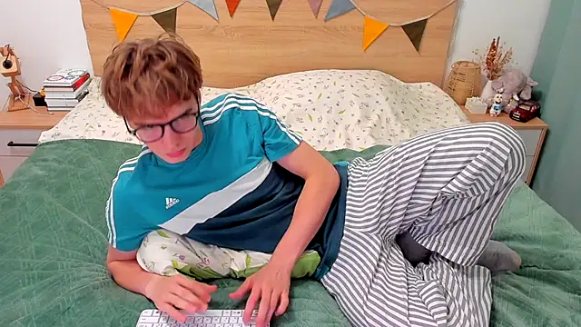 Snapshot of Fandi_777 chatting on September 19, 2025, 4:22 pm Fandi 777 online show from September 19, 2025, 4:22 pm