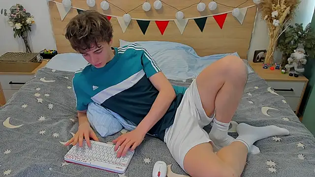 Snapshot of Fandi_777 chatting on February 24, 2025, 8:17 am Fandi 777 online show from February 24, 2025, 8:17 am