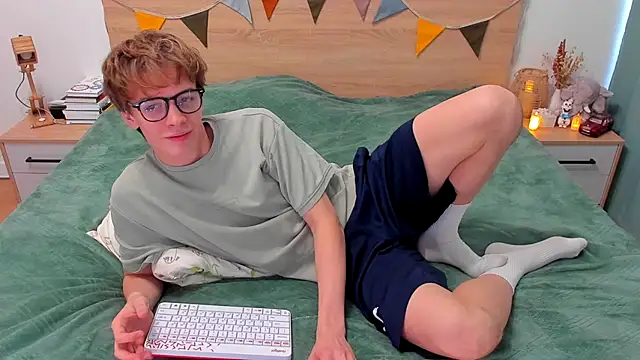 Snapshot of Fandi_777 chatting on September 28, 2025, 11:17 am Fandi 777 online show from September 28, 2025, 11:17 am