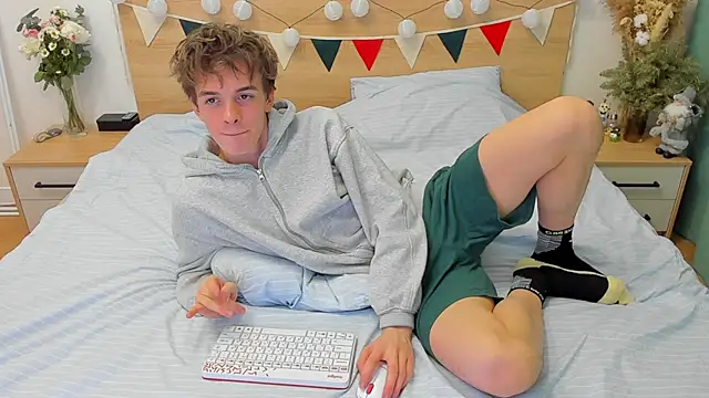 Snapshot of Fandi_777 chatting on February 9, 2025, 10:32 pm Fandi 777 online show from February 9, 2025, 10:32 pm