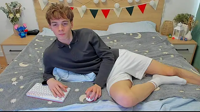 Snapshot of Fandi_777 chatting on March 4, 2025, 12:44 pm Fandi 777 online show from March 4, 2025, 12:44 pm