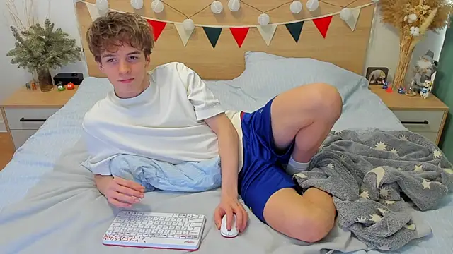 Snapshot of Fandi_777 chatting on February 5, 2025, 8:32 am Fandi 777 online show from February 5, 2025, 8:32 am