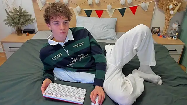 Snapshot of Fandi_777 chatting on February 2, 2025, 3:17 pm Fandi 777 online show from February 2, 2025, 3:17 pm