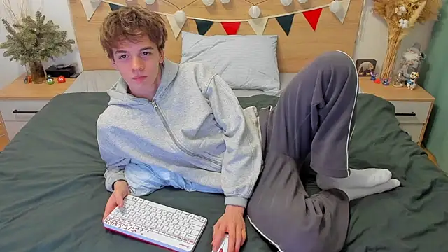 Snapshot of Fandi_777 chatting on February 4, 2025, 5:31 am Fandi 777 online show from February 4, 2025, 5:31 am