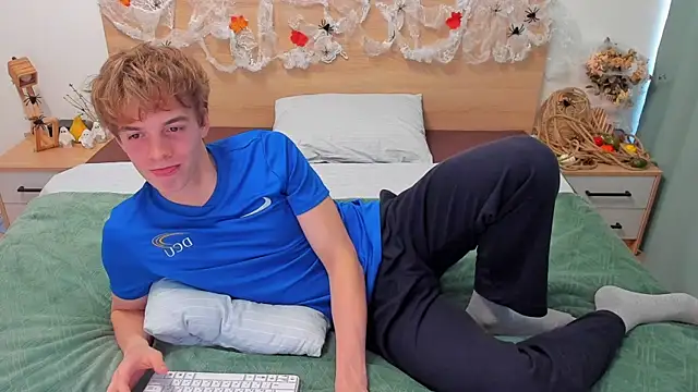 Snapshot of Fandi_777 chatting on October 11, 2025, 9:43 am Fandi 777 online show from October 11, 2025, 9:43 am