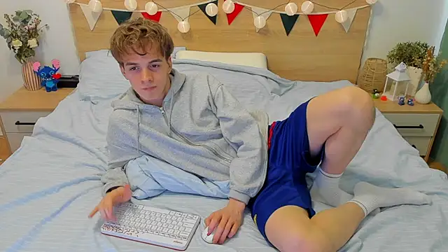 Snapshot of Fandi_777 chatting on February 28, 2025, 11:47 am Fandi 777 online show from February 28, 2025, 11:47 am