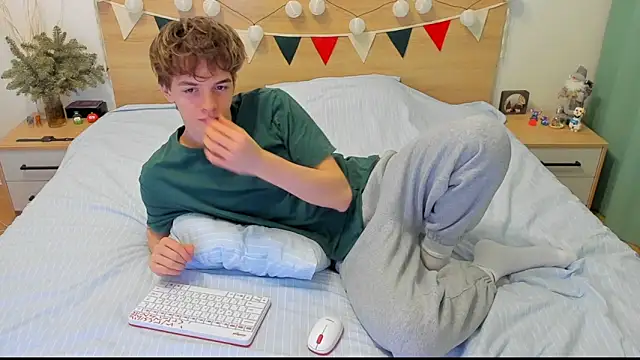 Snapshot of Fandi_777 chatting on February 8, 2025, 5:18 am Fandi 777 online show from February 8, 2025, 5:18 am