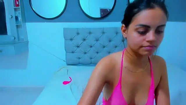 Sara valentina2 online show from March 7, 2025, 6:33 pm
