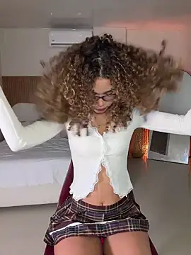 Snapshot of Lianh_Benett chatting on February 7, 2026, 6:32 am Lianh Benett online show from February 7, 2026, 6:32 am