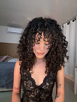 Lianh Benett online show from October 24, 2025, 3:49 am