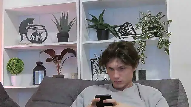 Snapshot of CalvinCay chatting on March 14, 2025, 8:42 am CalvinCay online show from March 14, 2025, 8:42 am