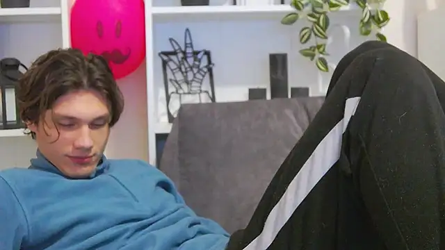 Snapshot of CalvinCay chatting on February 25, 2025, 2:47 am CalvinCay online show from February 25, 2025, 2:47 am