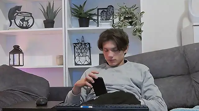 Snapshot of CalvinCay chatting on March 10, 2025, 12:28 am CalvinCay online show from March 10, 2025, 12:28 am