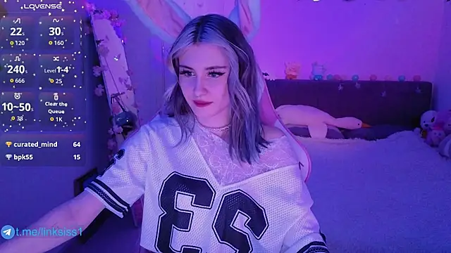 twicewetgirl online show from April 16, 2026, 2:40 pm