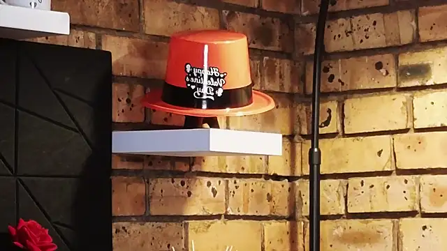 Snapshot of Astoria_Moon chatting on February 13, 2026, 7:36 pm Astoria Moon online show from February 13, 2026, 7:36 pm