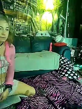 KrystallCoxxh online show from November 12, 2025, 5:28 pm