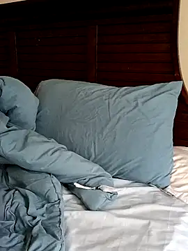 Snapshot of momentum2023 chatting on September 18, 2025, 8:01 pm momentum2023 online show from September 18, 2025, 8:01 pm