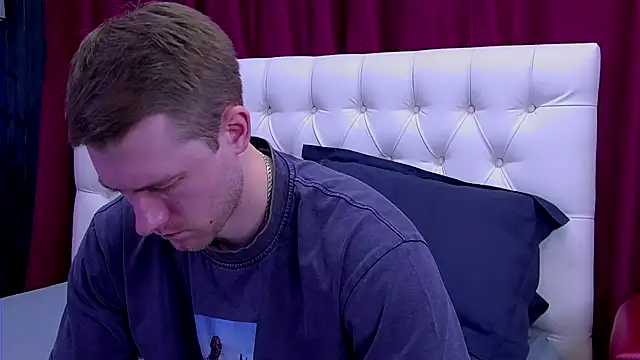 Snapshot of EthanPinkman chatting on September 30, 2025, 5:02 am EthanPinkman online show from September 30, 2025, 5:02 am