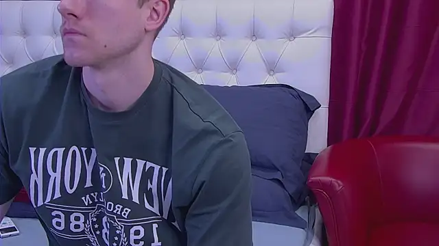 Snapshot of EthanPinkman chatting on October 6, 2025, 4:35 am EthanPinkman online show from October 6, 2025, 4:35 am