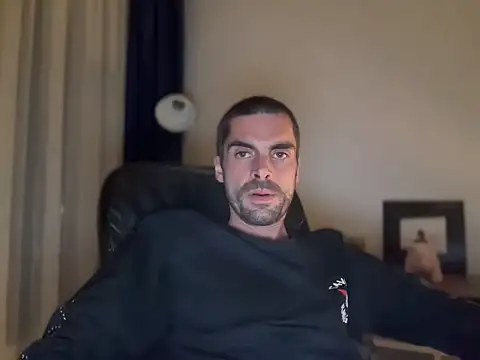 Snapshot of QuiteBig95 chatting on November 4, 2025, 4:38 am QuiteBig95 online show from November 4, 2025, 4:38 am