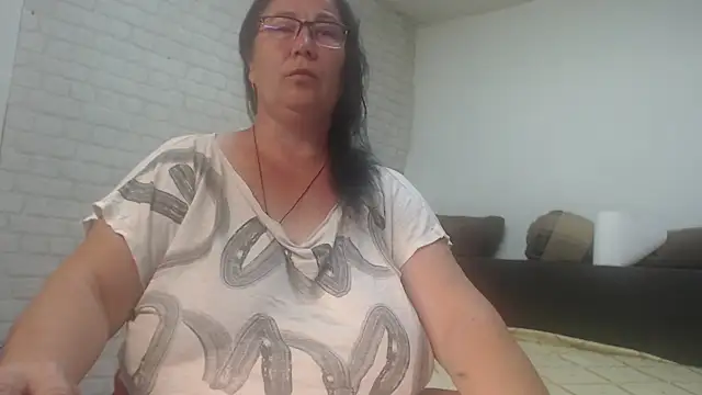 EmmaSquirt online show from June 5, 2026, 9:53 pm