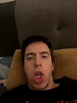 Snapshot of Drummer112 chatting on October 3, 2025, 8:32 pm Drummer112 online show from October 3, 2025, 8:32 pm