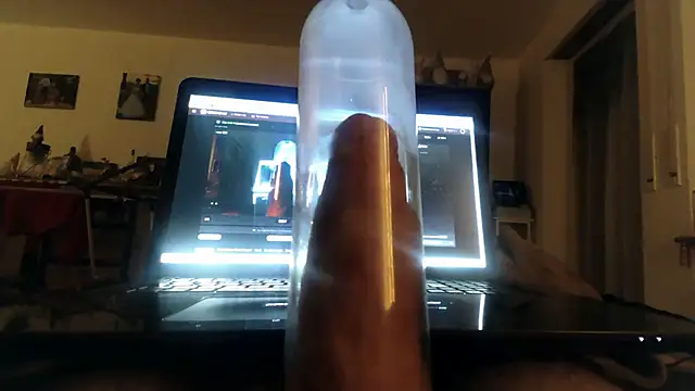 Snapshot of Drummer112 chatting on October 15, 2025, 5:43 pm Drummer112 online show from October 15, 2025, 5:43 pm