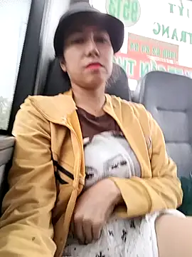 Snapshot of 2HotAsain4u chatting on October 29, 2025, 1:37 am 2HotAsain4u online show from October 29, 2025, 1:37 am