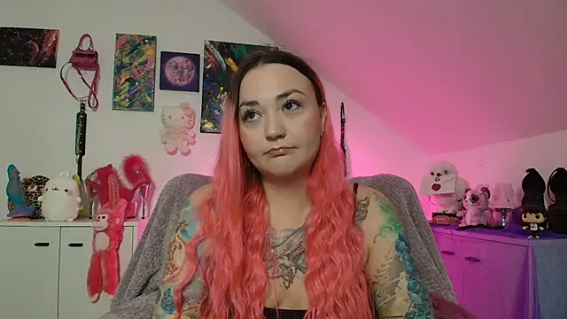 Snapshot of PinkHurricaneOfficial chatting on October 4, 2025, 8:43 pm PinkHurricaneOfficial online show from October 4, 2025, 8:43 pm