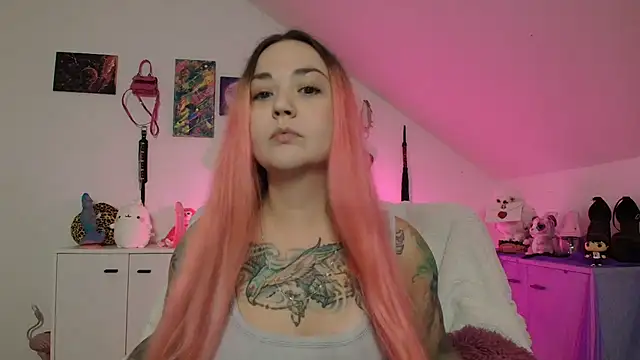 Snapshot of PinkHurricaneOfficial chatting on September 23, 2025, 2:13 pm PinkHurricaneOfficial online show from September 23, 2025, 2:13 pm