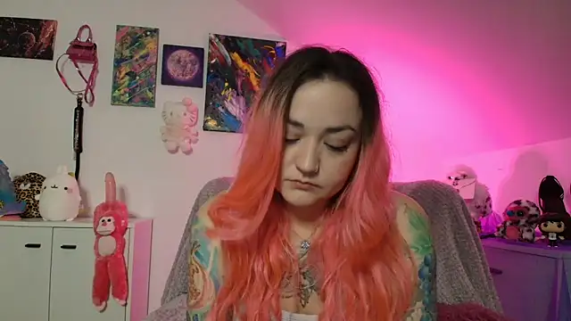 Snapshot of PinkHurricaneOfficial chatting on October 17, 2025, 8:43 pm PinkHurricaneOfficial online show from October 17, 2025, 8:43 pm