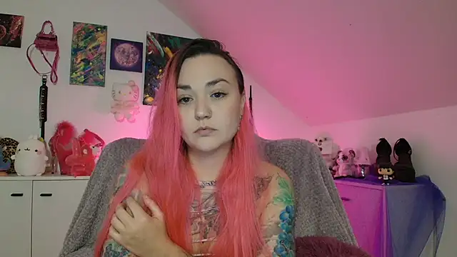 Snapshot of PinkHurricaneOfficial chatting on September 28, 2025, 7:32 pm PinkHurricaneOfficial online show from September 28, 2025, 7:32 pm