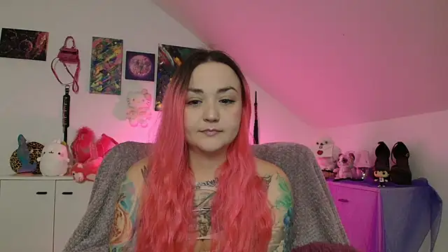 Snapshot of PinkHurricaneOfficial chatting on September 27, 2025, 2:45 pm PinkHurricaneOfficial online show from September 27, 2025, 2:45 pm