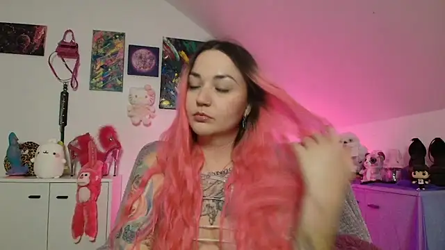 Snapshot of PinkHurricaneOfficial chatting on October 3, 2025, 8:21 pm PinkHurricaneOfficial online show from October 3, 2025, 8:21 pm