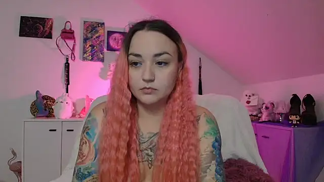 Snapshot of PinkHurricaneOfficial chatting on September 18, 2025, 7:28 pm PinkHurricaneOfficial online show from September 18, 2025, 7:28 pm