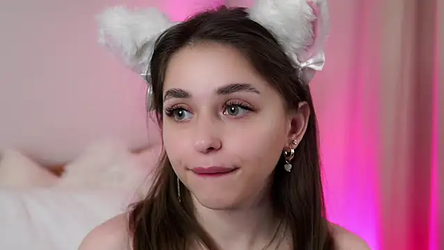 EstherMitchel online show from February 4, 2025, 4:15 am