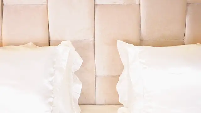 Snapshot of KiraKayleigh1 chatting on October 3, 2025, 12:25 am KiraKayleigh1 online show from October 3, 2025, 12:25 am