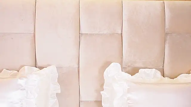 KiraKayleigh1 online show from February 23, 2026, 11:27 pm