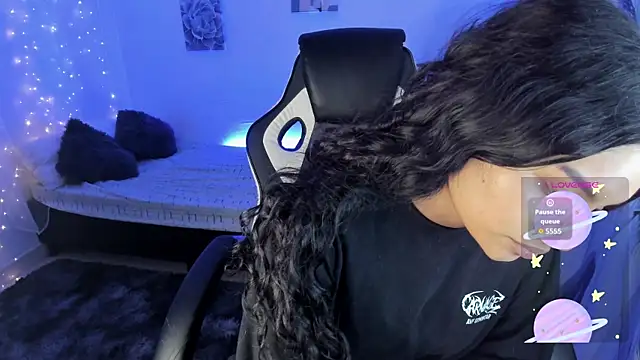 Snapshot of Riana_Kean chatting on October 7, 2025, 10:44 pm Riana Kean online show from October 7, 2025, 10:44 pm