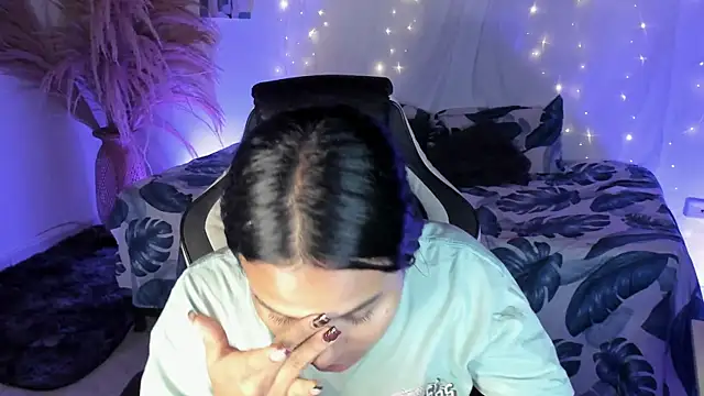 Riana Kean online show from April 12, 2026, 3:21 am